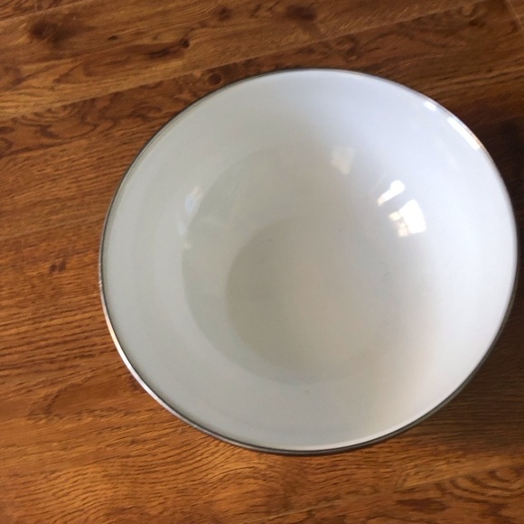 Vintage enamel veggie serving bowl - Picture 5 of 6